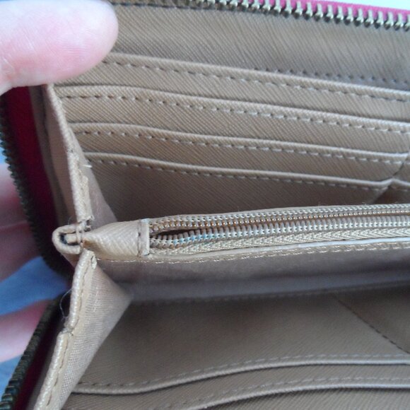 Fossil - Genuine Leather Wallet . - Picture 13 of 15